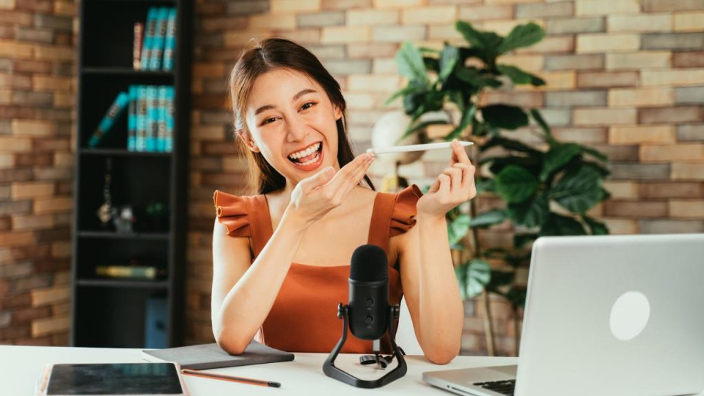 finding a female influencer with marketing digital agencies in Japan