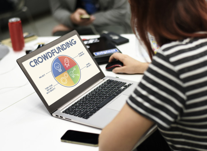 Woman working on crowdfunding in Japan on her computer